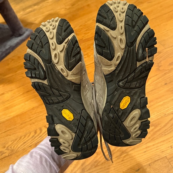Women’s Merrell shoes - Picture 2 of 4